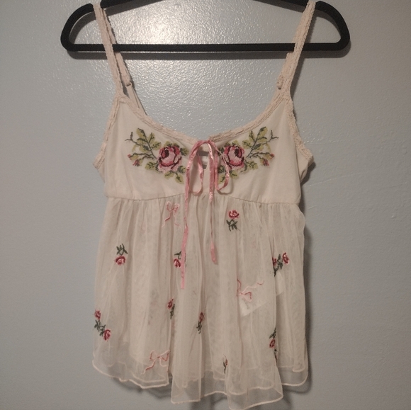 Kimchi Blue Urban Outfitters Camisole Embroidered Top - Picture 13 of 13